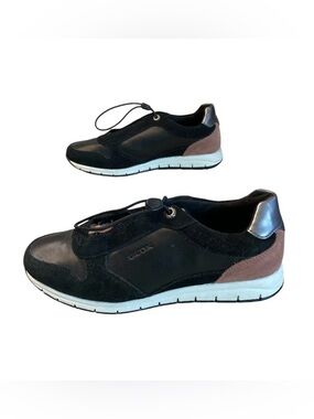 Geox Black Leather Sneaker with Dusty Rose  Accents women size 8